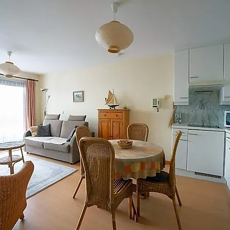 Cozy Coastal Retreat For 4
